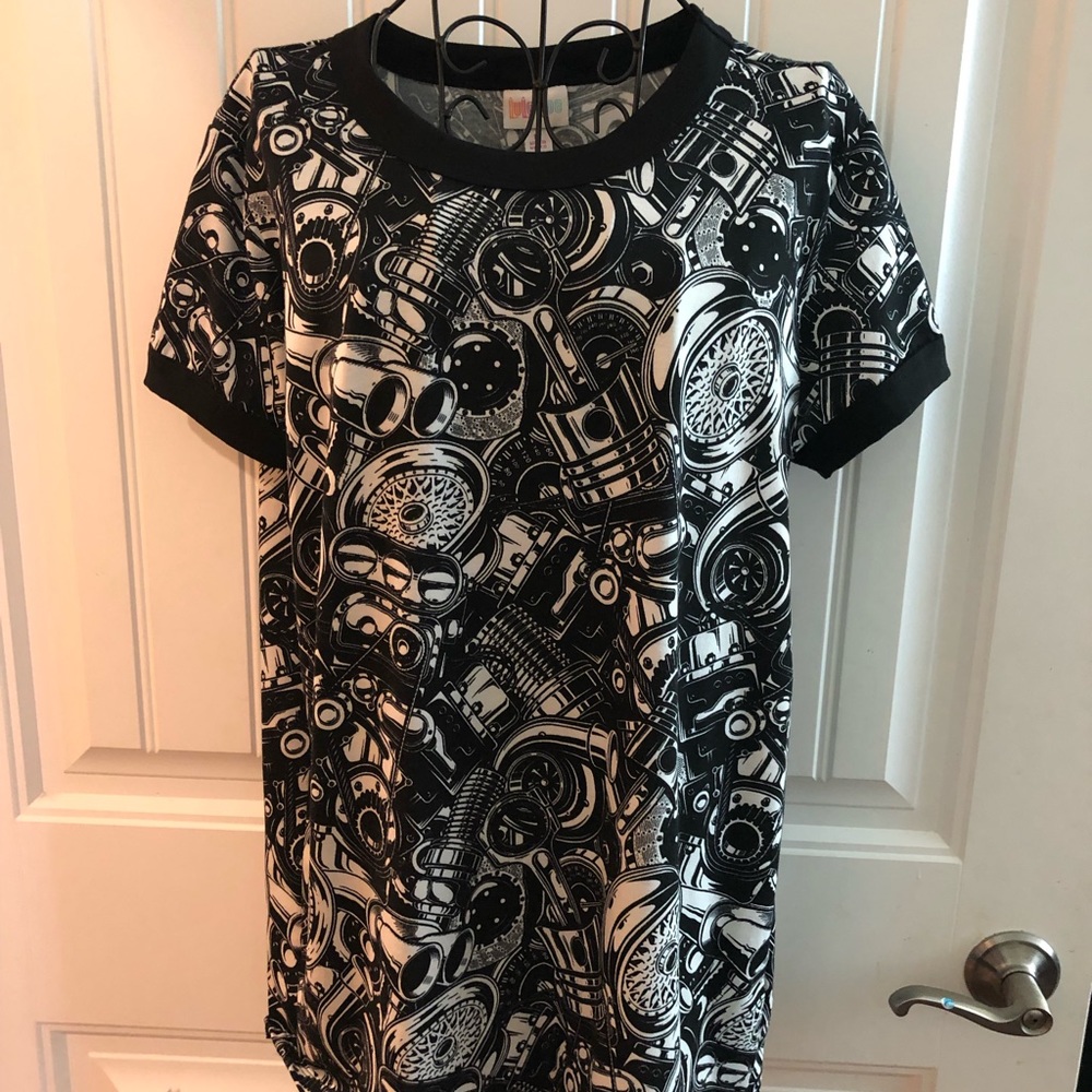 Lularoe Liv Tee- car parts design